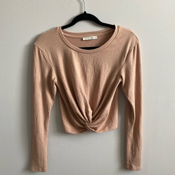 Wilfred Tops - Aritzia/Wilfred Free Ortiz Cropped Long Sleeve Top w/ Knot Detail - Small in Tan